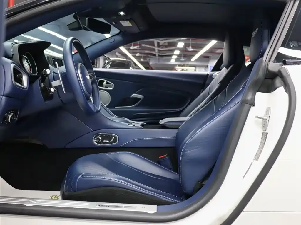 Aston Martin DB11 2021 из CN, фото 10