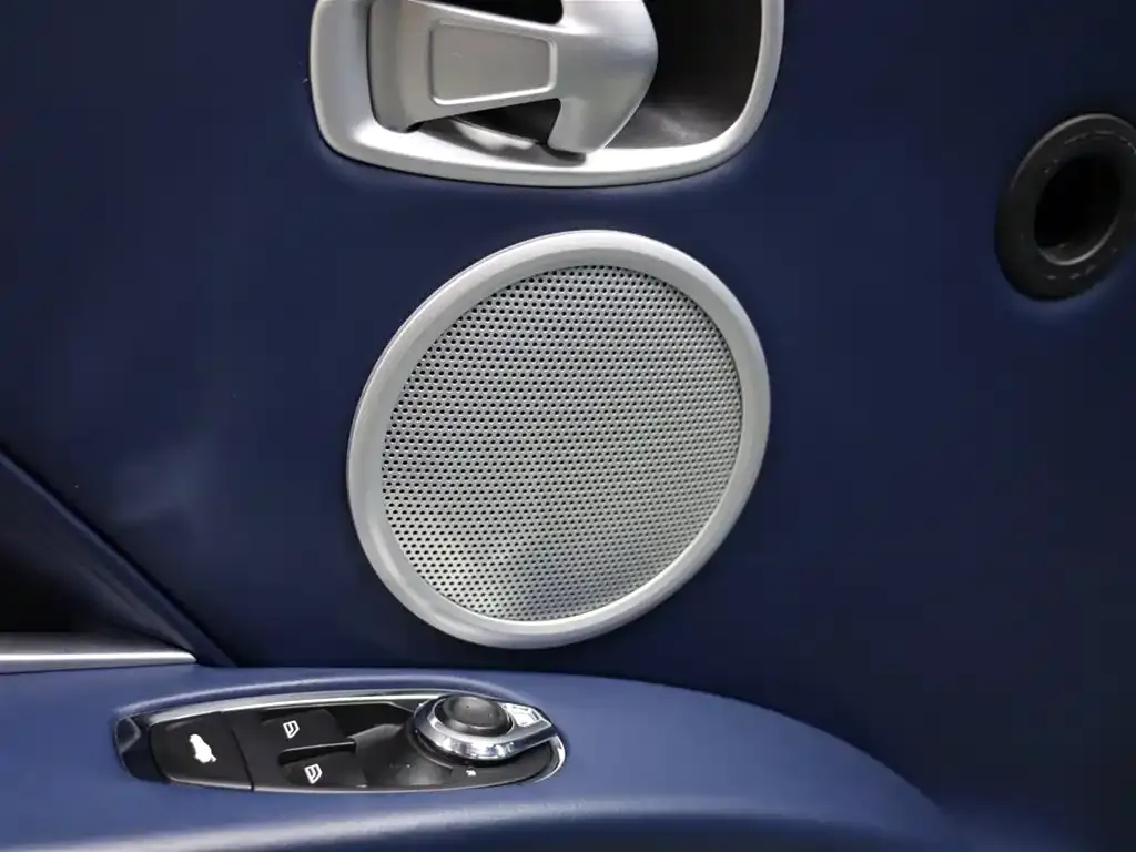 Aston Martin DB11 2021 из CN, фото 8