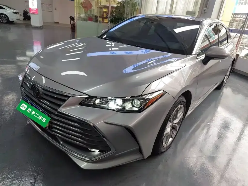 Toyota Avalon — фото 1