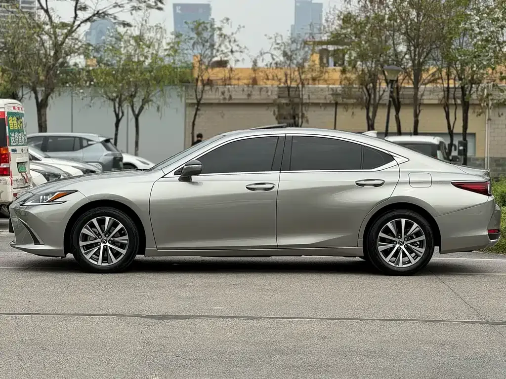 Lexus ES — фото 9