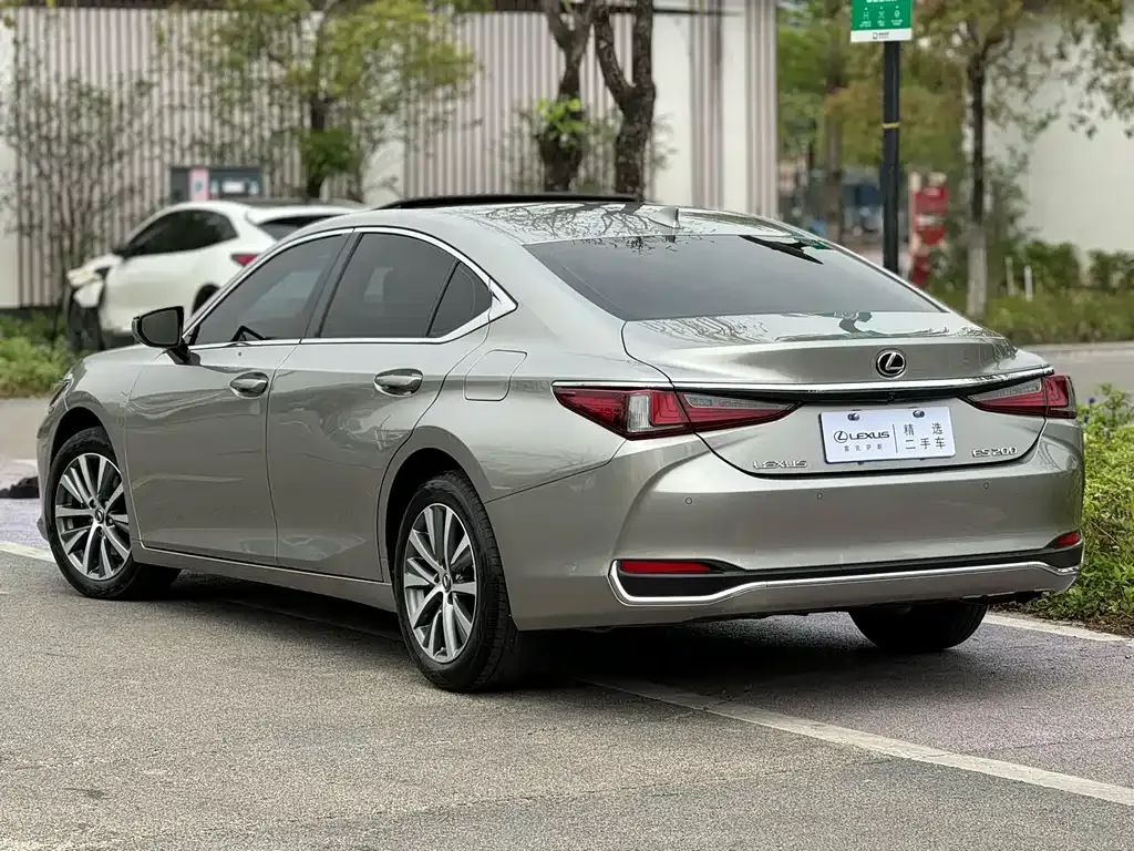 Lexus ES — фото 10