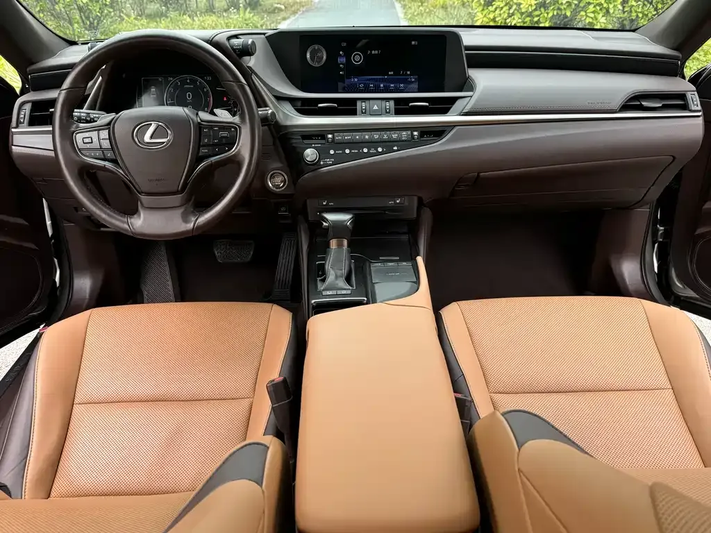 Lexus ES — фото 8