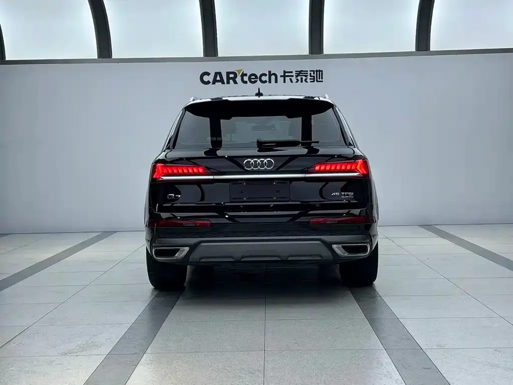 Audi Q7 — фото 9