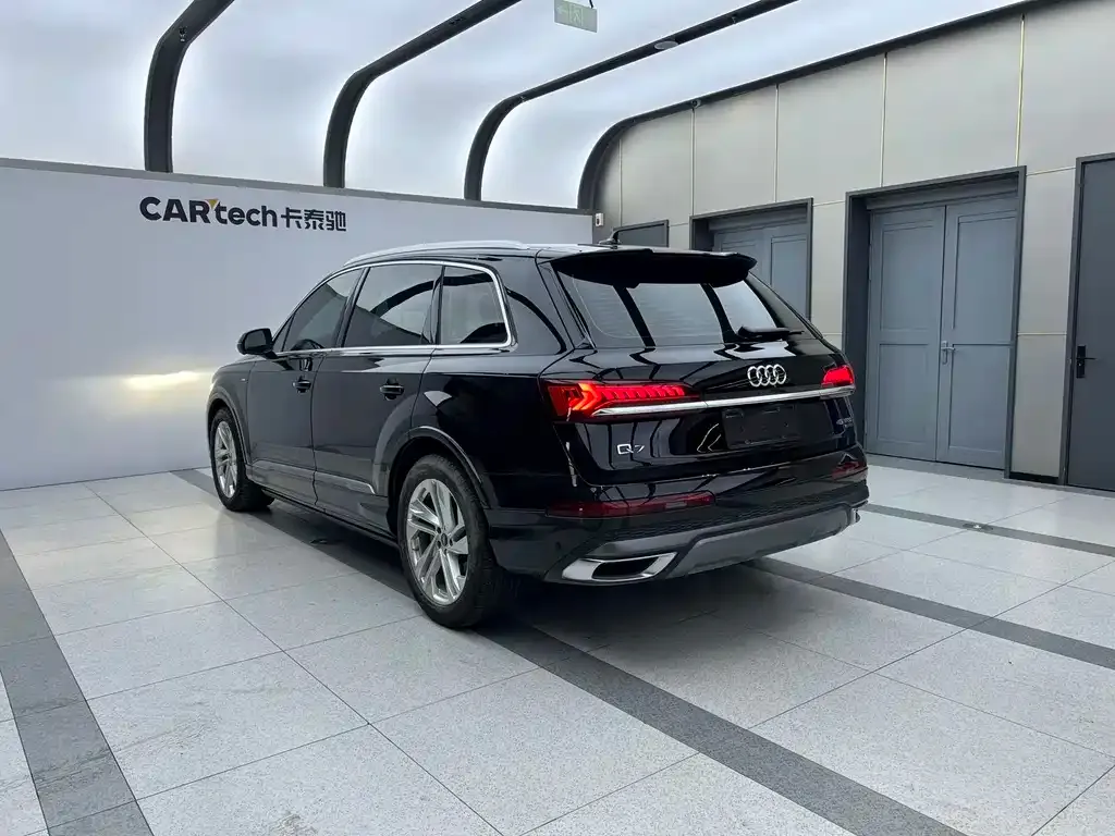 Audi Q7 — фото 6
