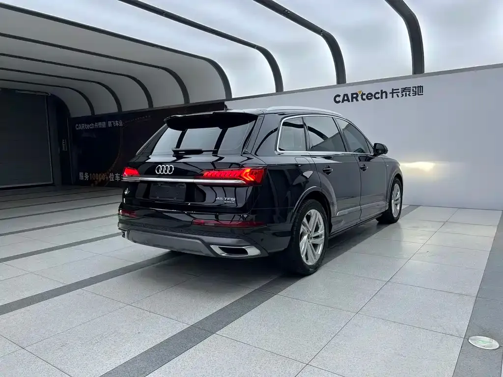 Audi Q7 — фото 3
