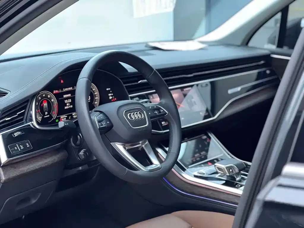 Audi Q7 — фото 10