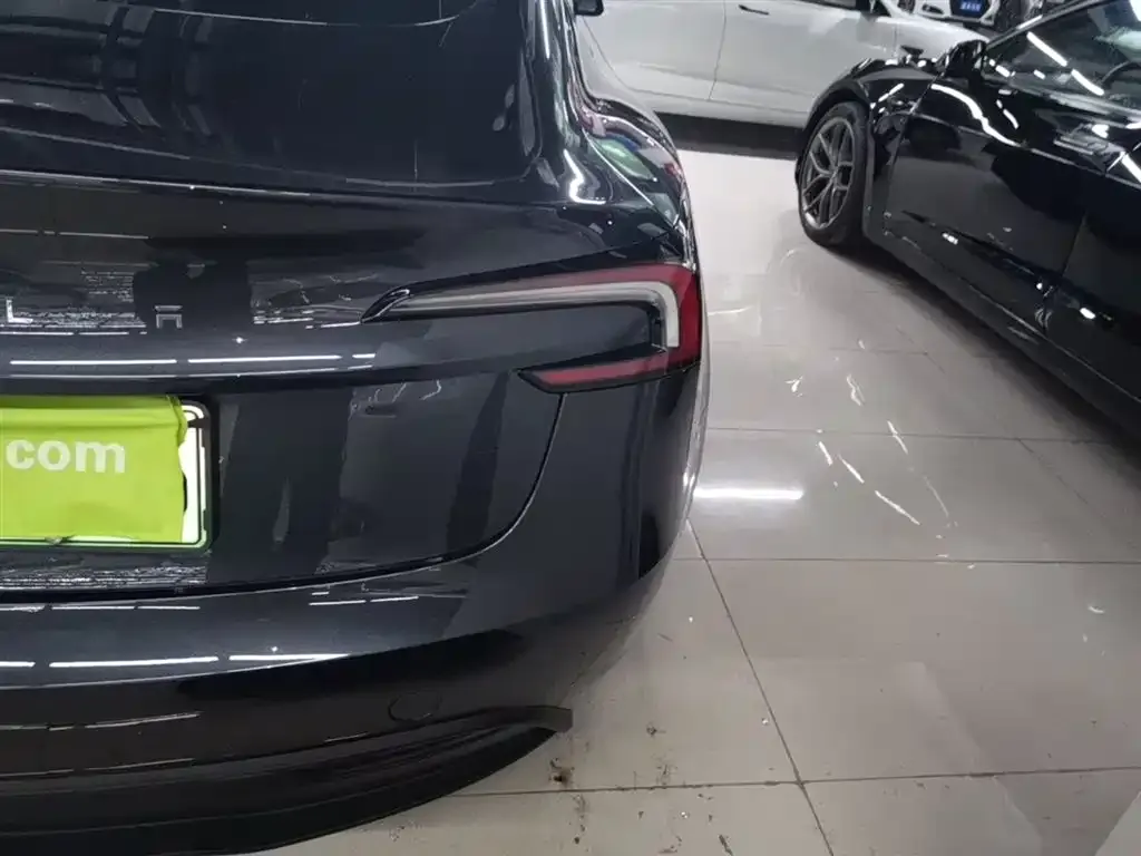 Tesla Model 3 — фото 3
