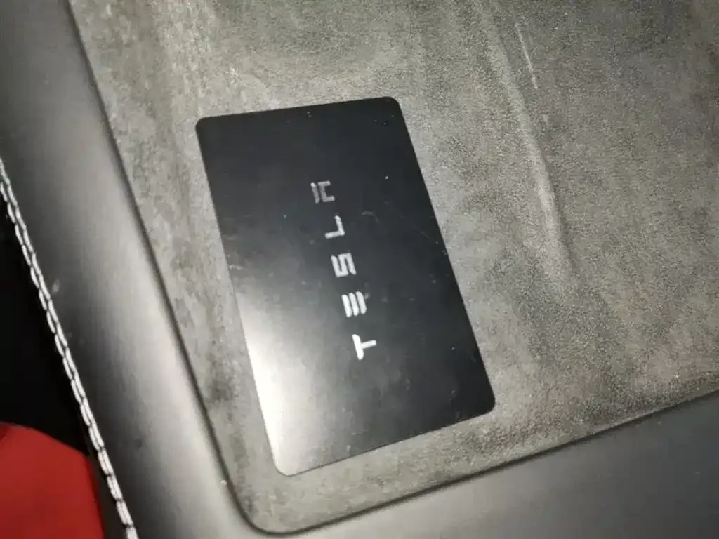 Tesla Model 3 — фото 7