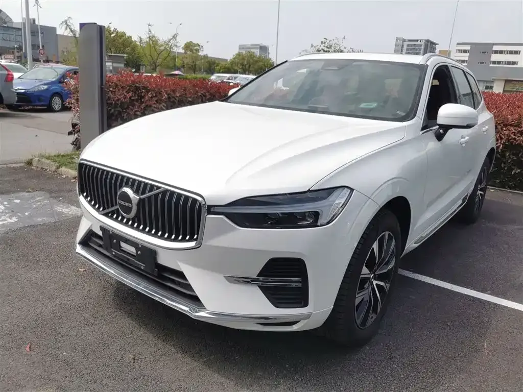 Volvo XC60 — фото 1