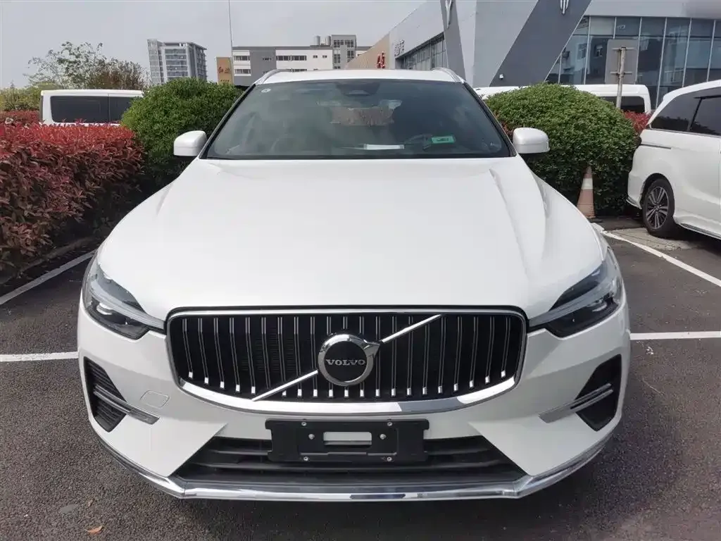 Volvo XC60 — фото 10