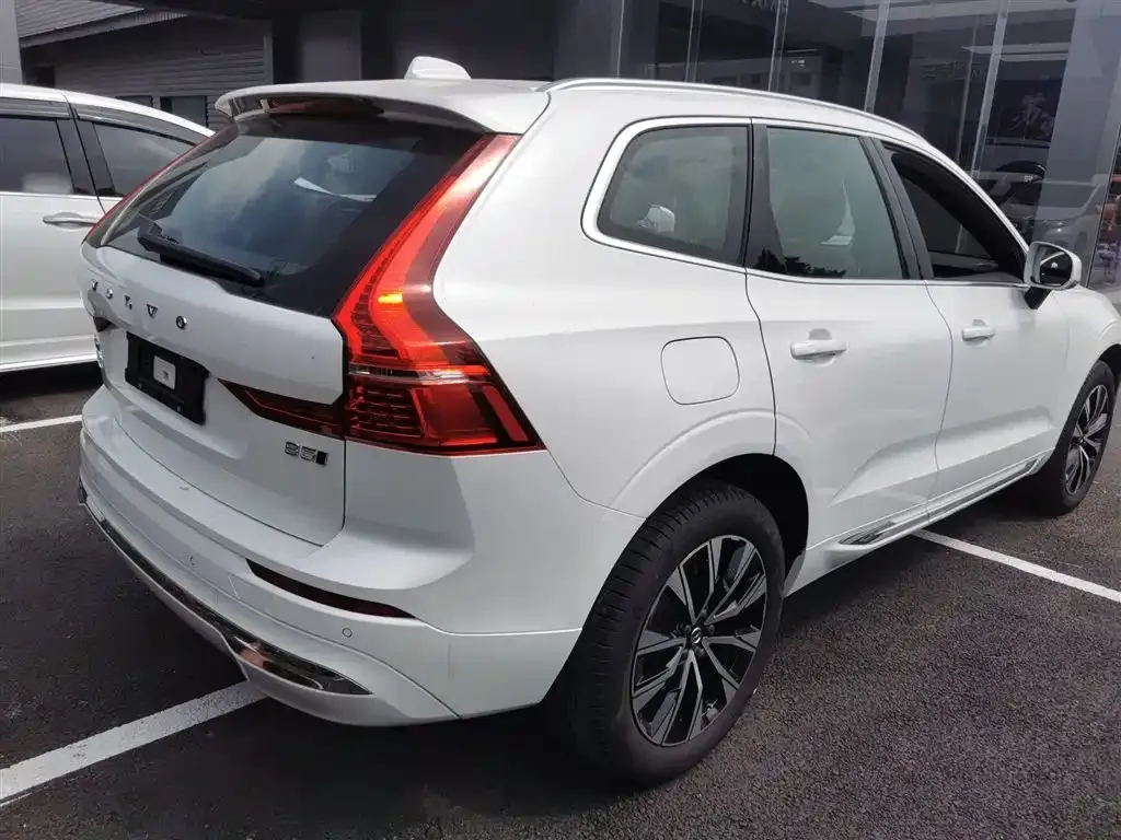 Volvo XC60 — фото 8