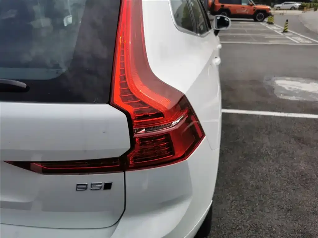 Volvo XC60 — фото 2