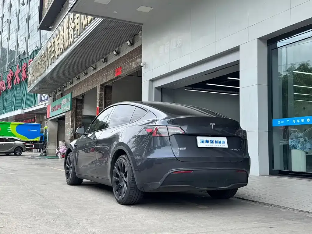 Tesla Model Y — фото 7