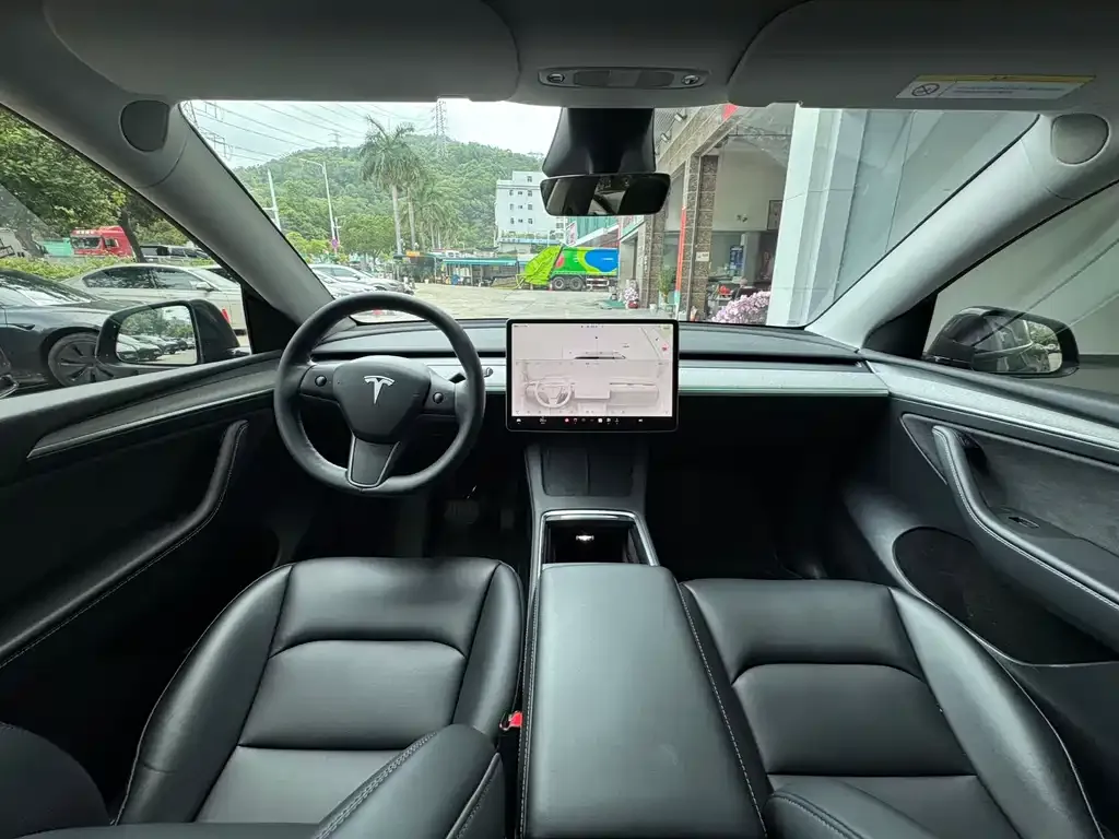 Tesla Model Y — фото 6