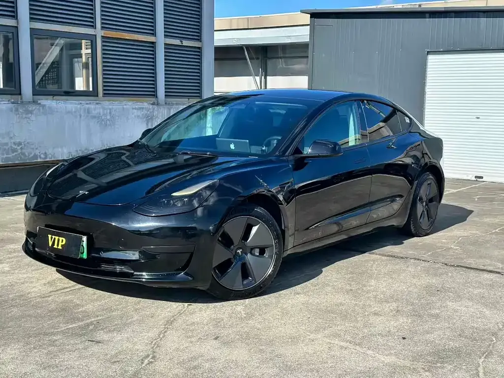 Tesla Model 3 — фото 1