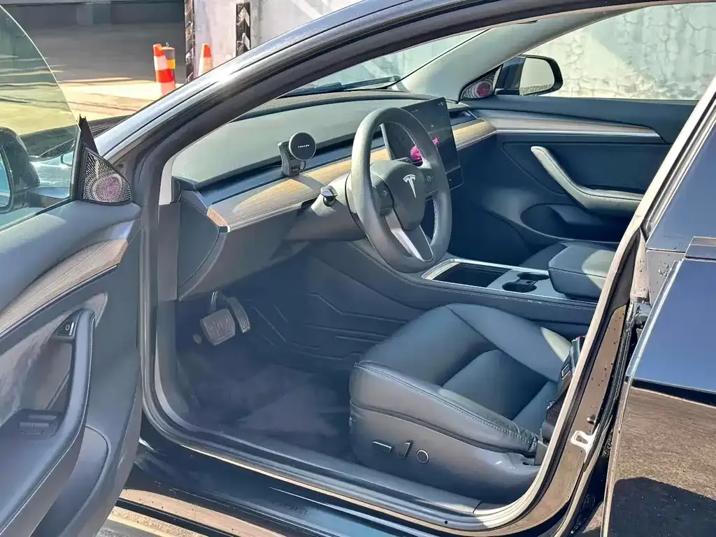 Tesla Model 3 — фото 5