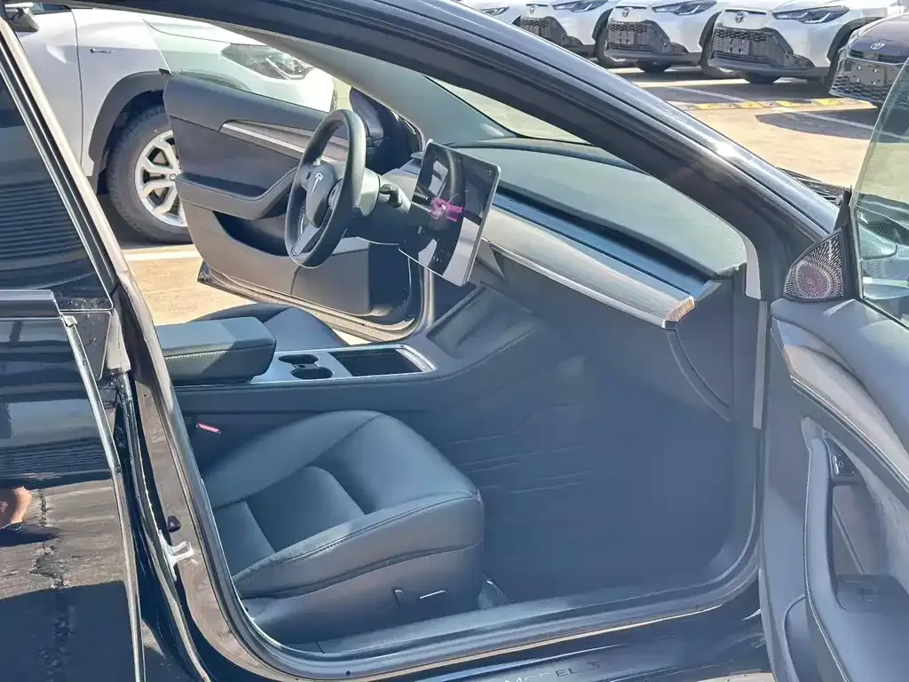 Tesla Model 3 — фото 7