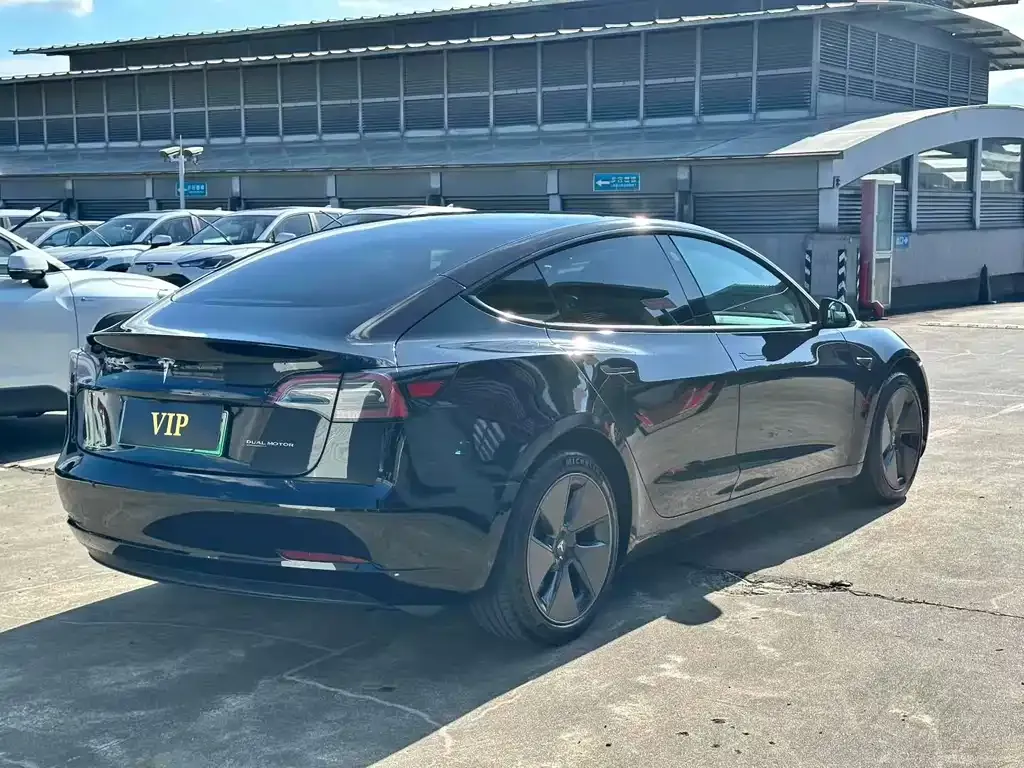 Tesla Model 3 — фото 2