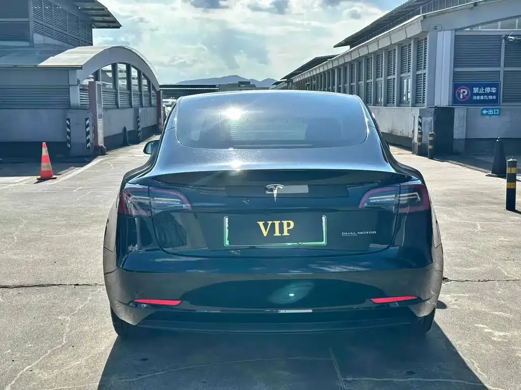 Tesla Model 3 — фото 9