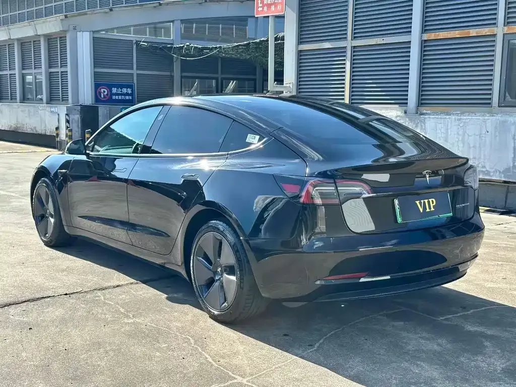 Tesla Model 3 — фото 10