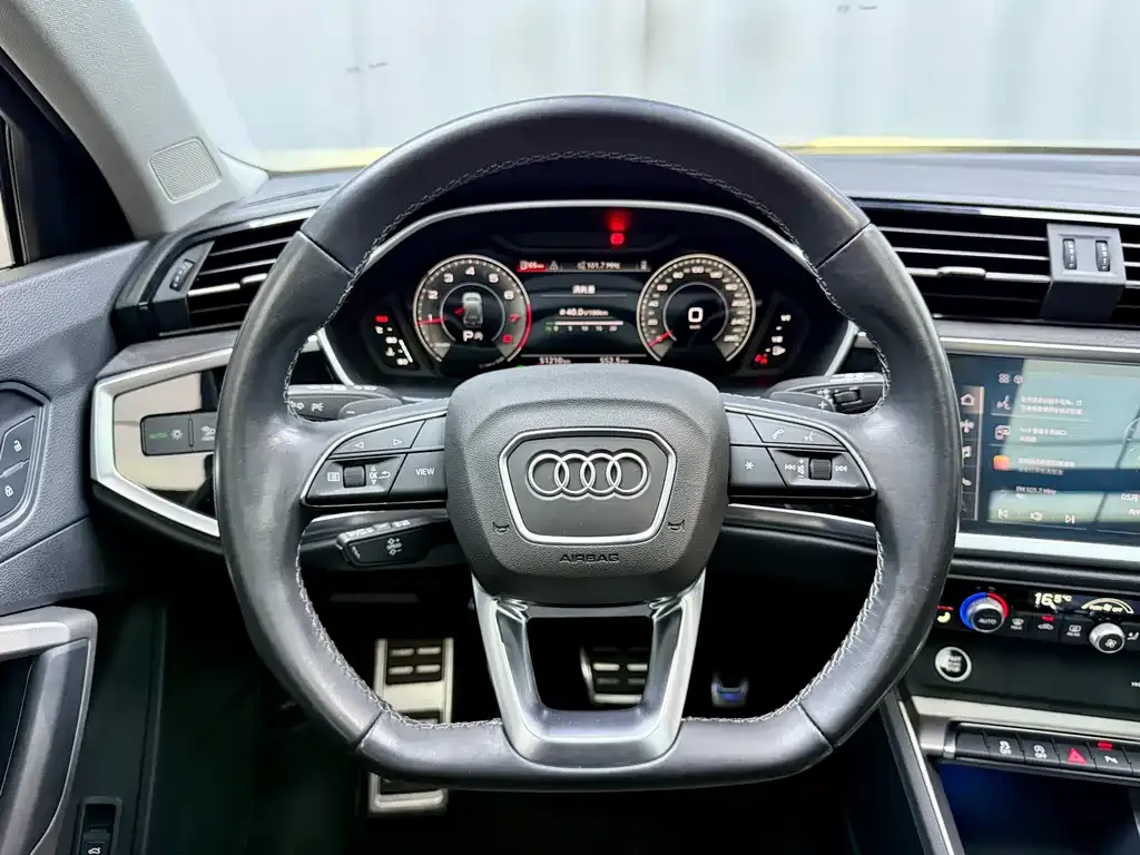 Audi Q3 — фото 10