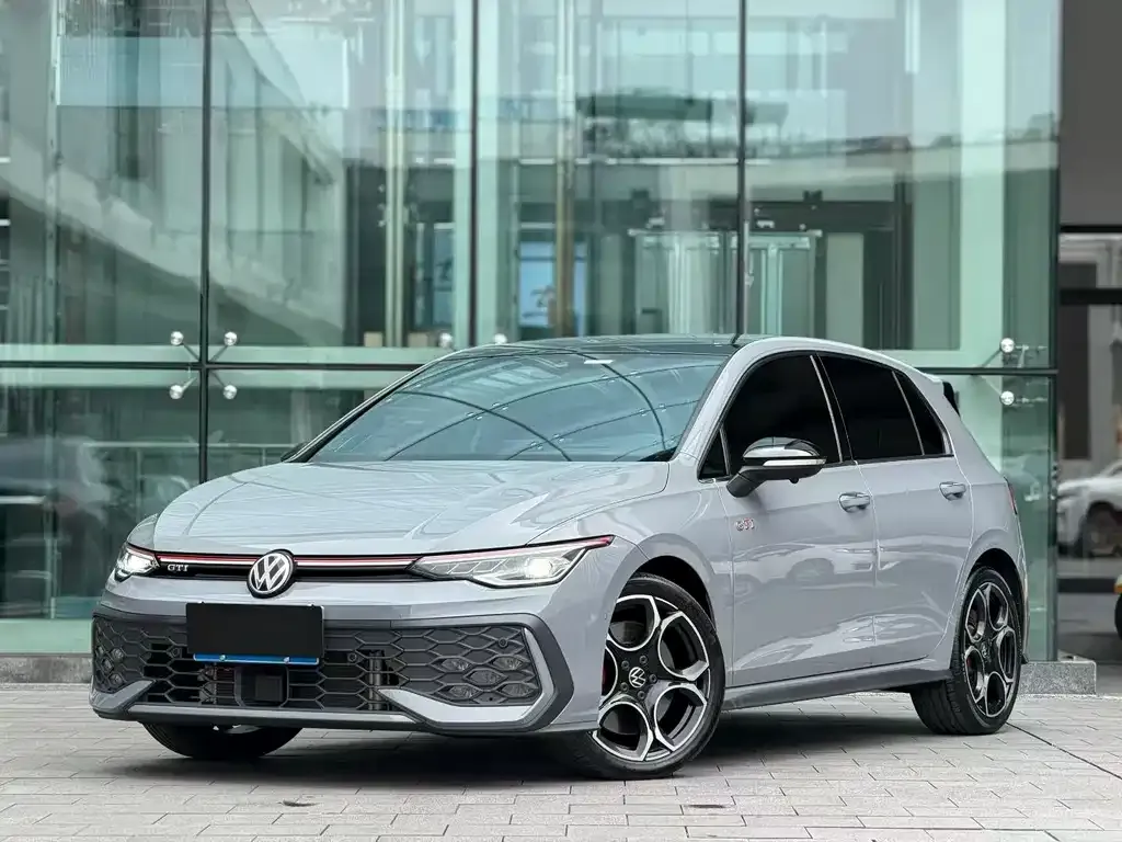 Volkswagen Golf GTI — фото 1