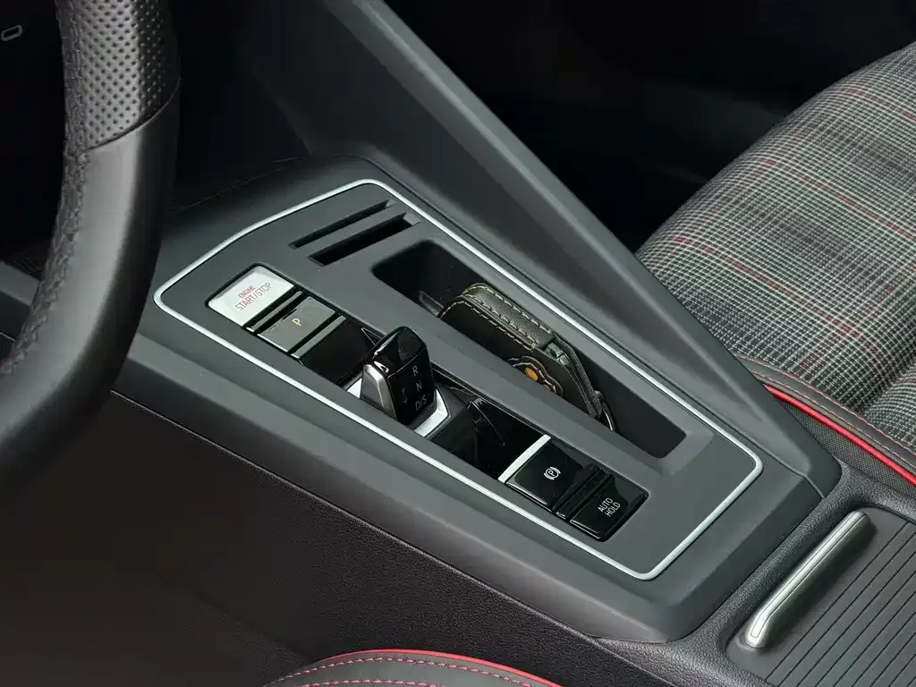 Volkswagen Golf GTI — фото 5