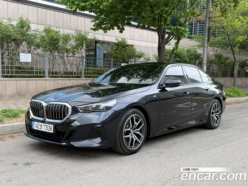 BMW 5-Series — фото 1