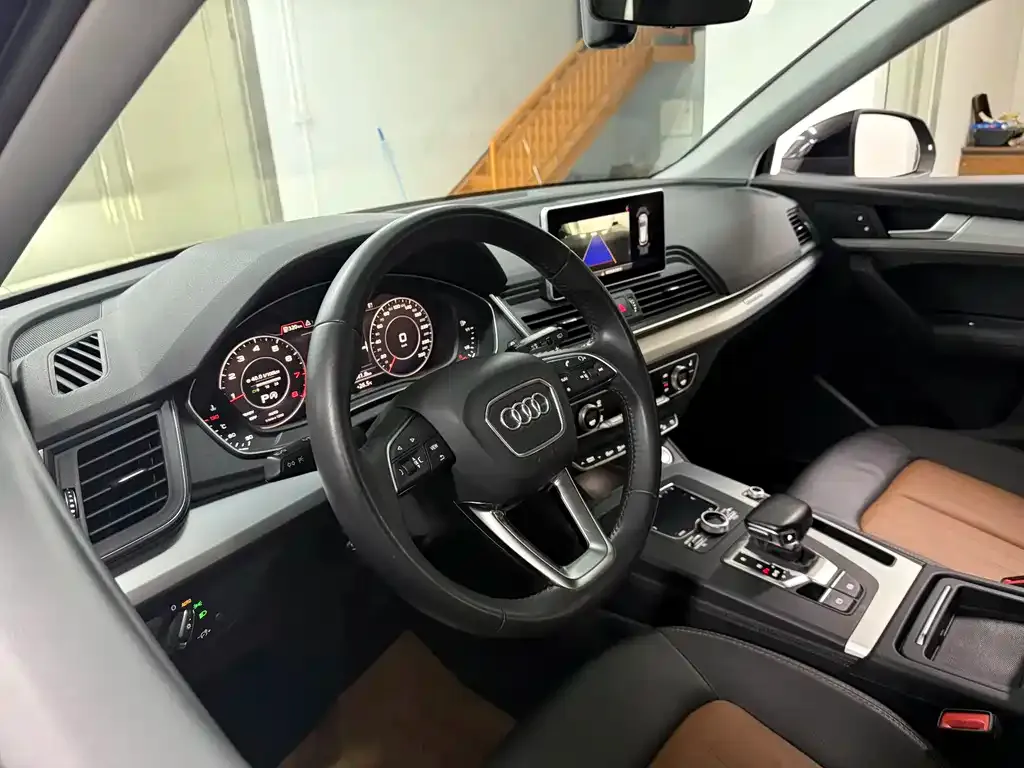 Audi Q5L — фото 10