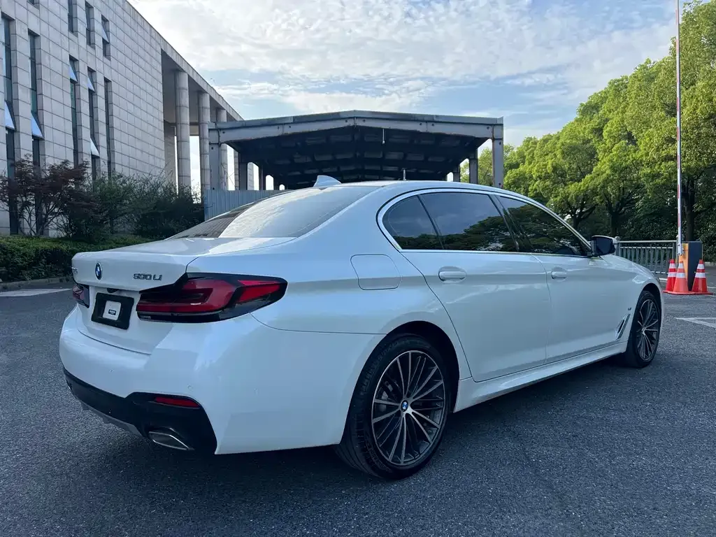 BMW 5 Series — фото 4