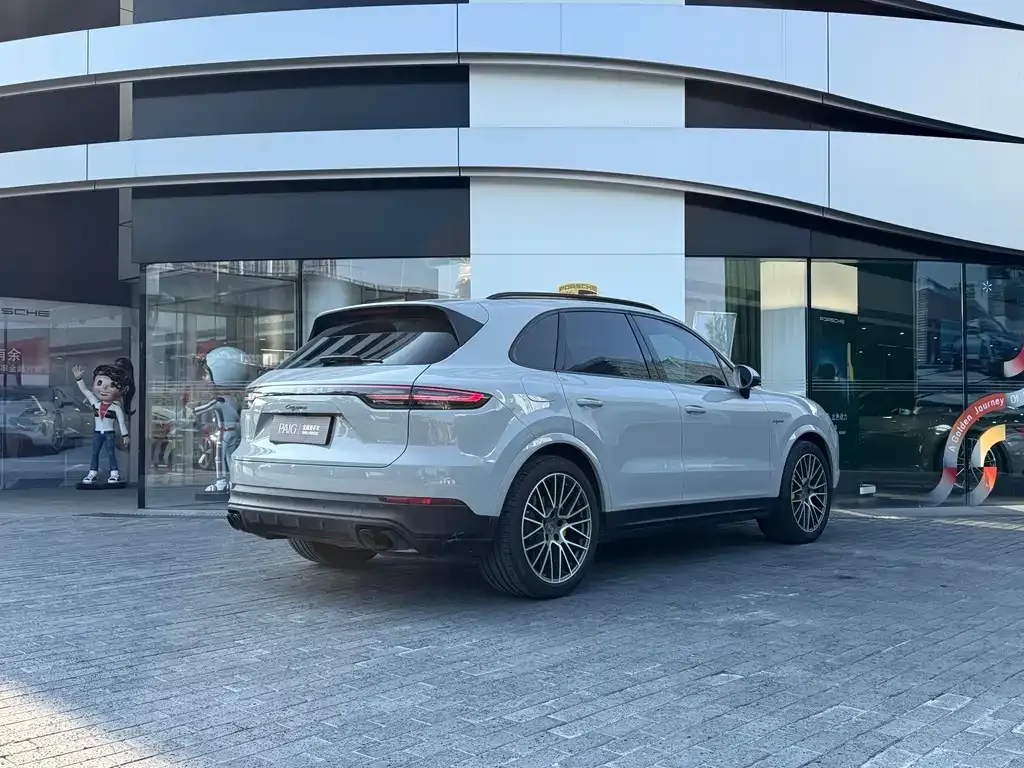 Porsche Cayenne Hybrid — фото 7
