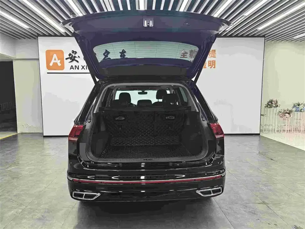 Volkswagen Tiguan L — фото 6