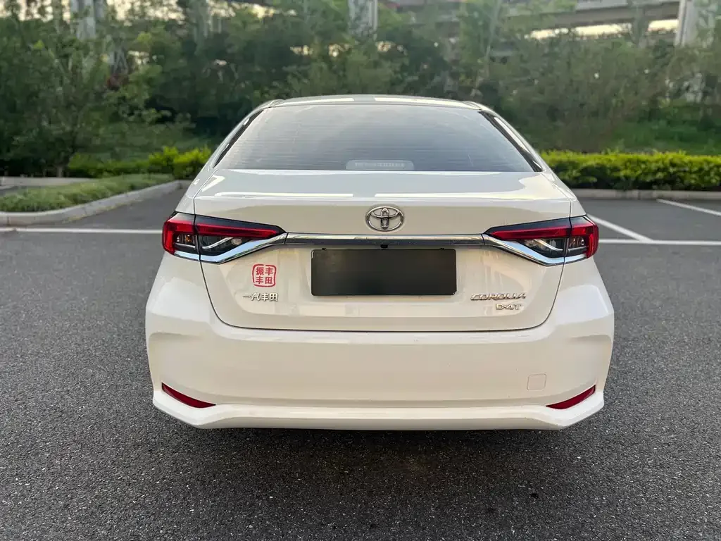 Toyota Corolla — фото 9