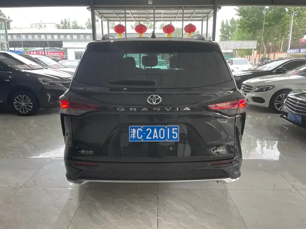 Toyota Granvia — фото 9