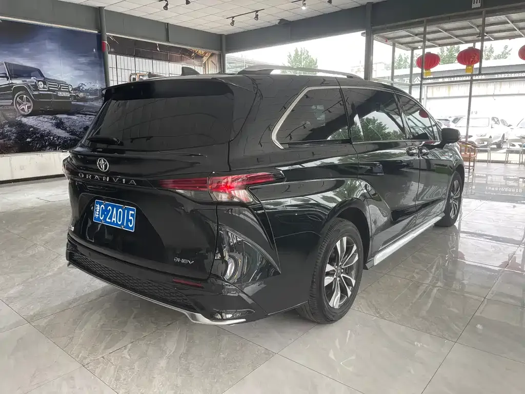 Toyota Granvia — фото 6