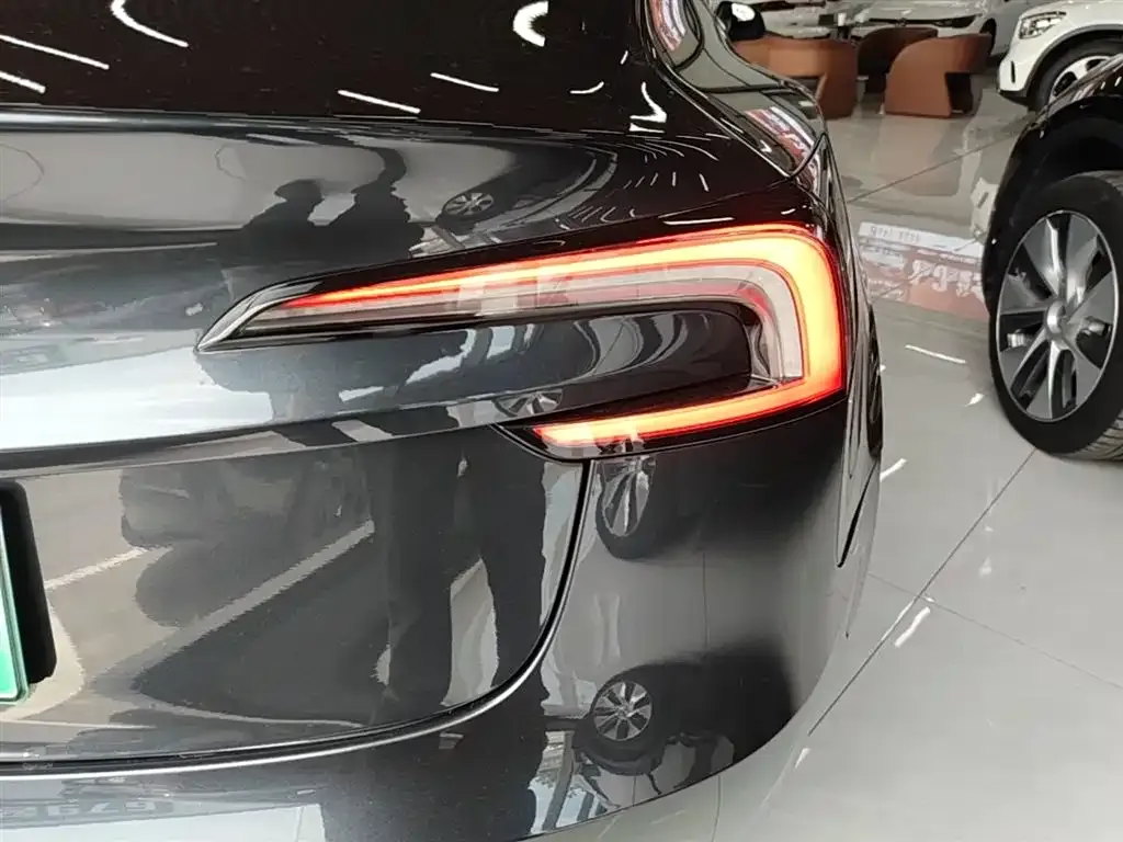 Tesla Model 3 — фото 4