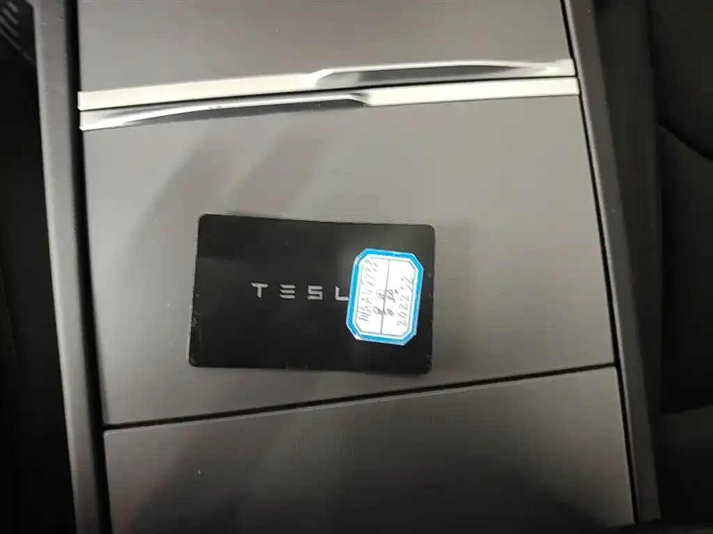 Tesla Model 3 — фото 3