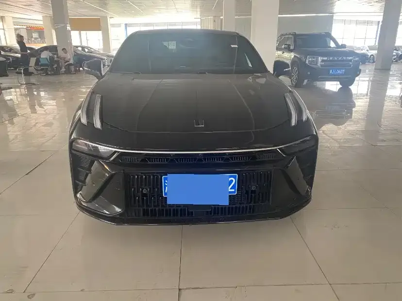 Lynk & Co 03