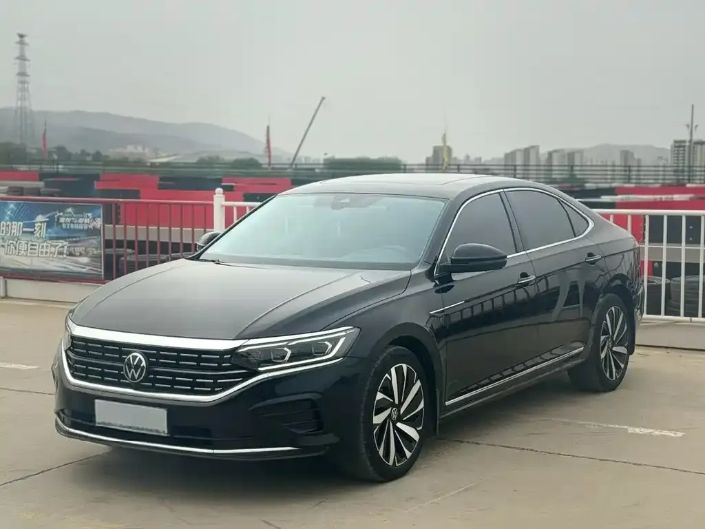 Volkswagen Passat — фото 1