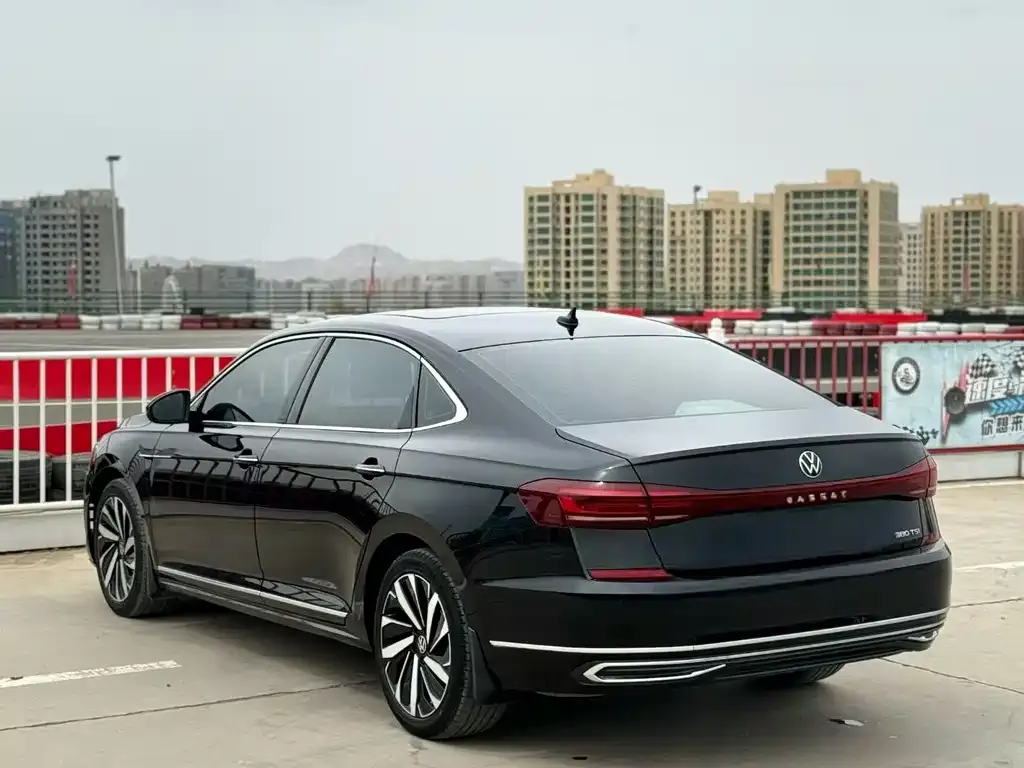 Volkswagen Passat — фото 3