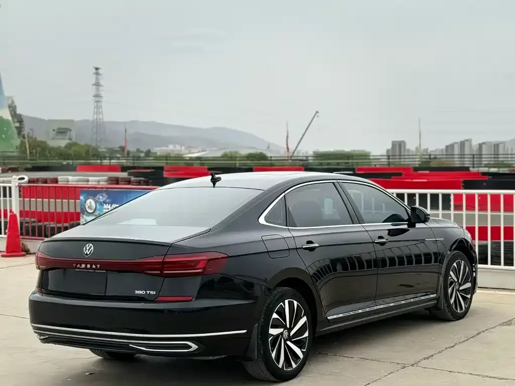 Volkswagen Passat — фото 7