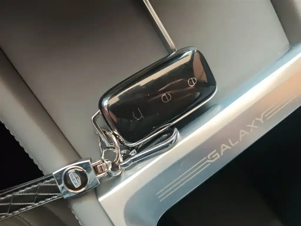 Geely Galaxy L7 — фото 7