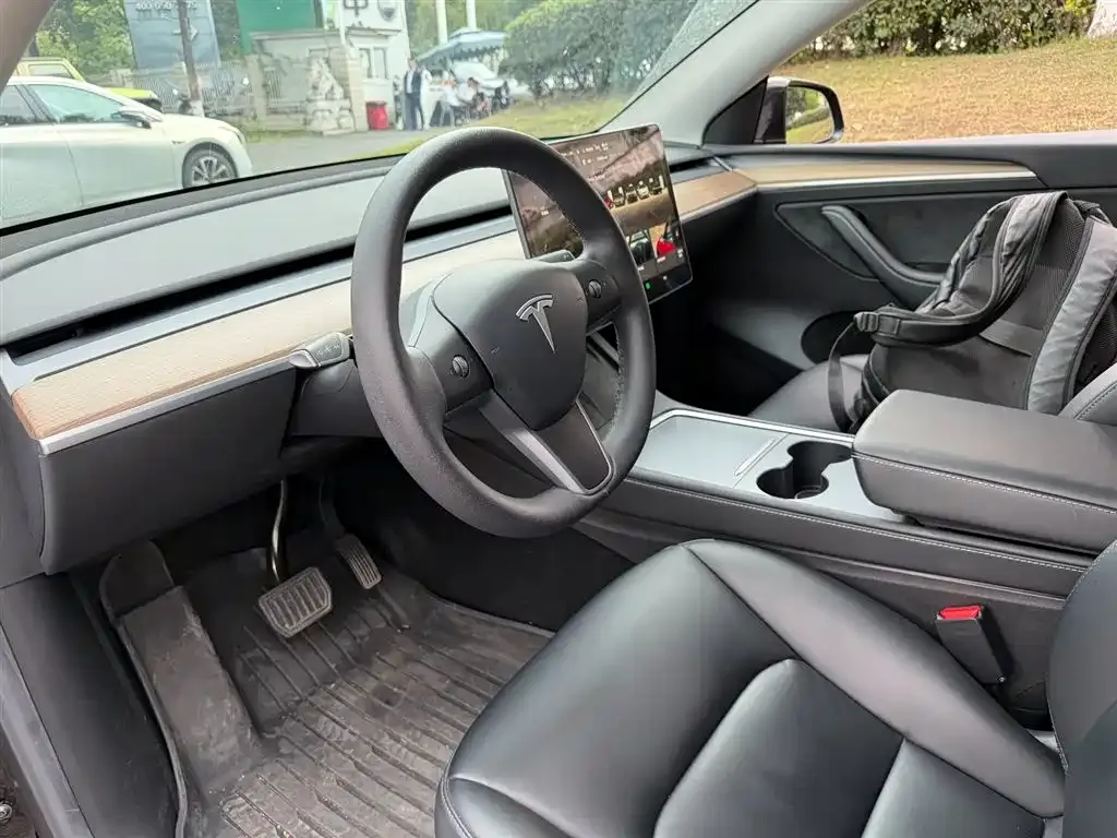 Tesla Model Y — фото 4