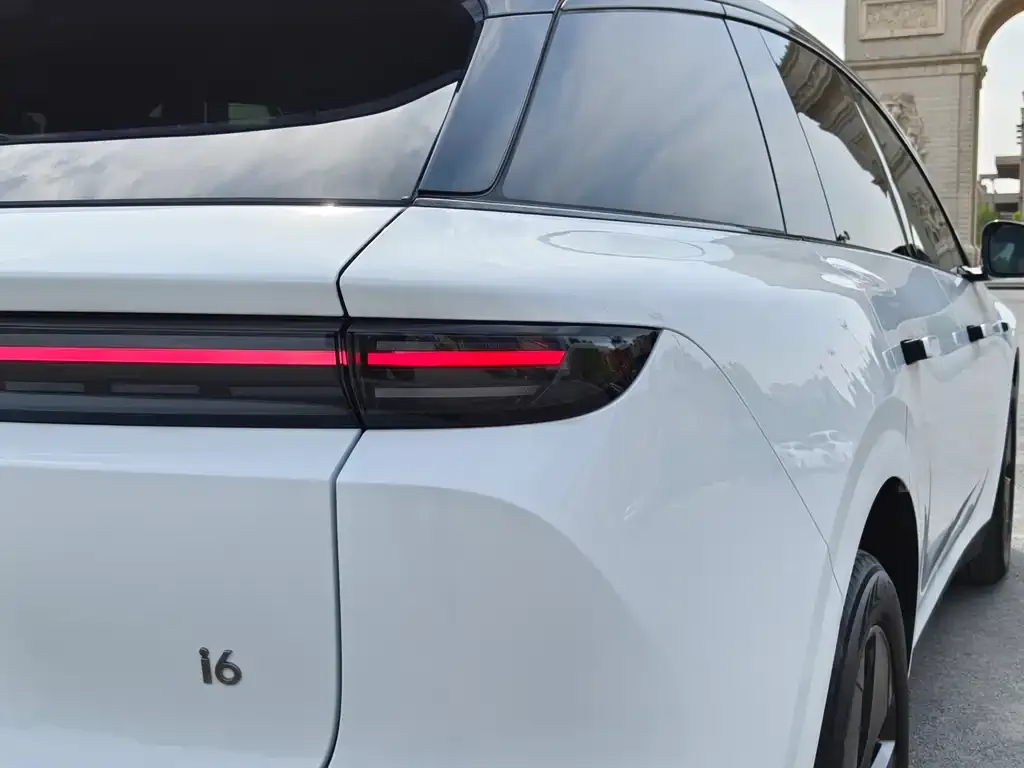 Li Auto i6 — фото 2