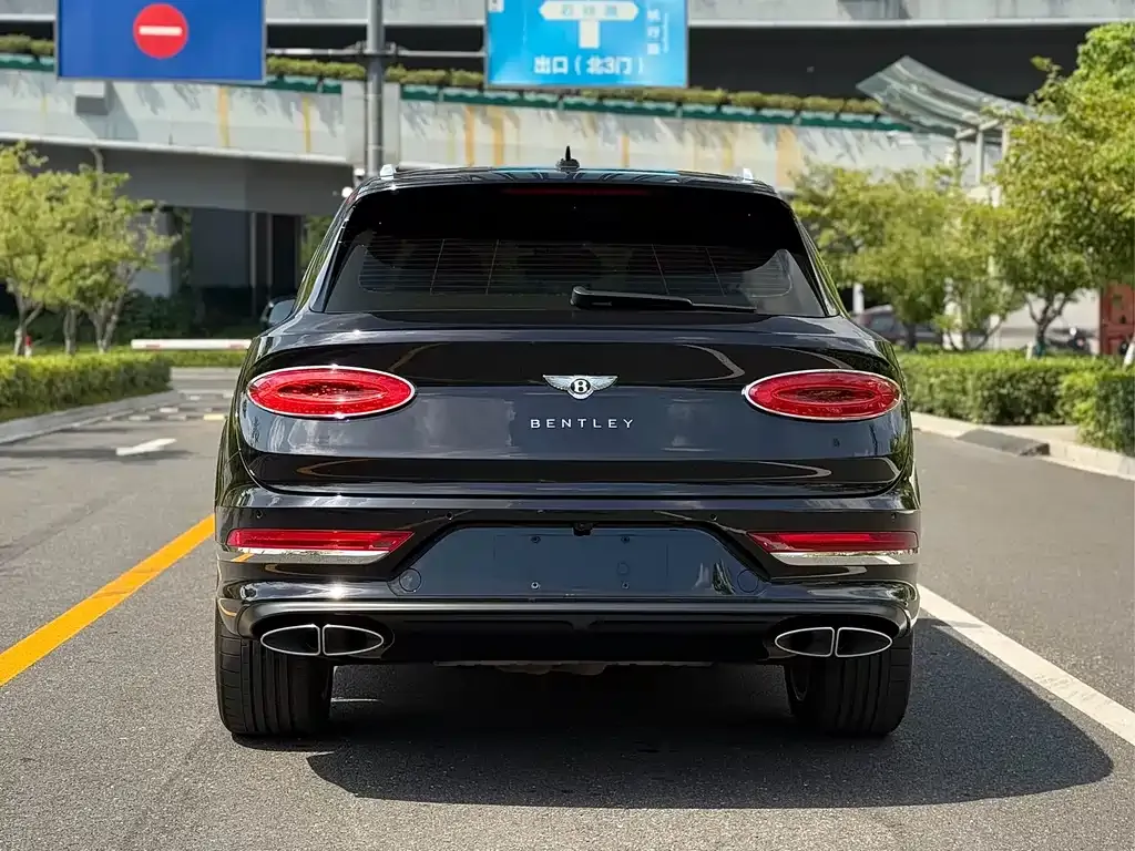 Bentley Bentayga — фото 10