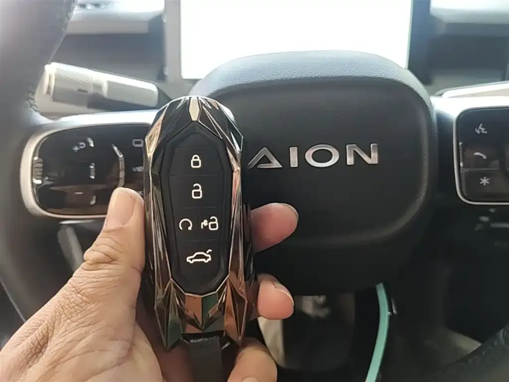 Aion Y — фото 2