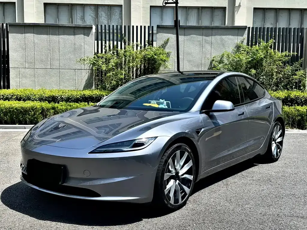 Tesla Model 3 — фото 1
