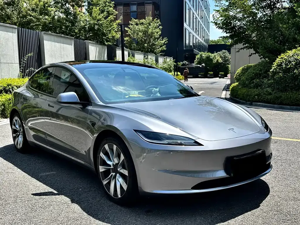 Tesla Model 3 — фото 10