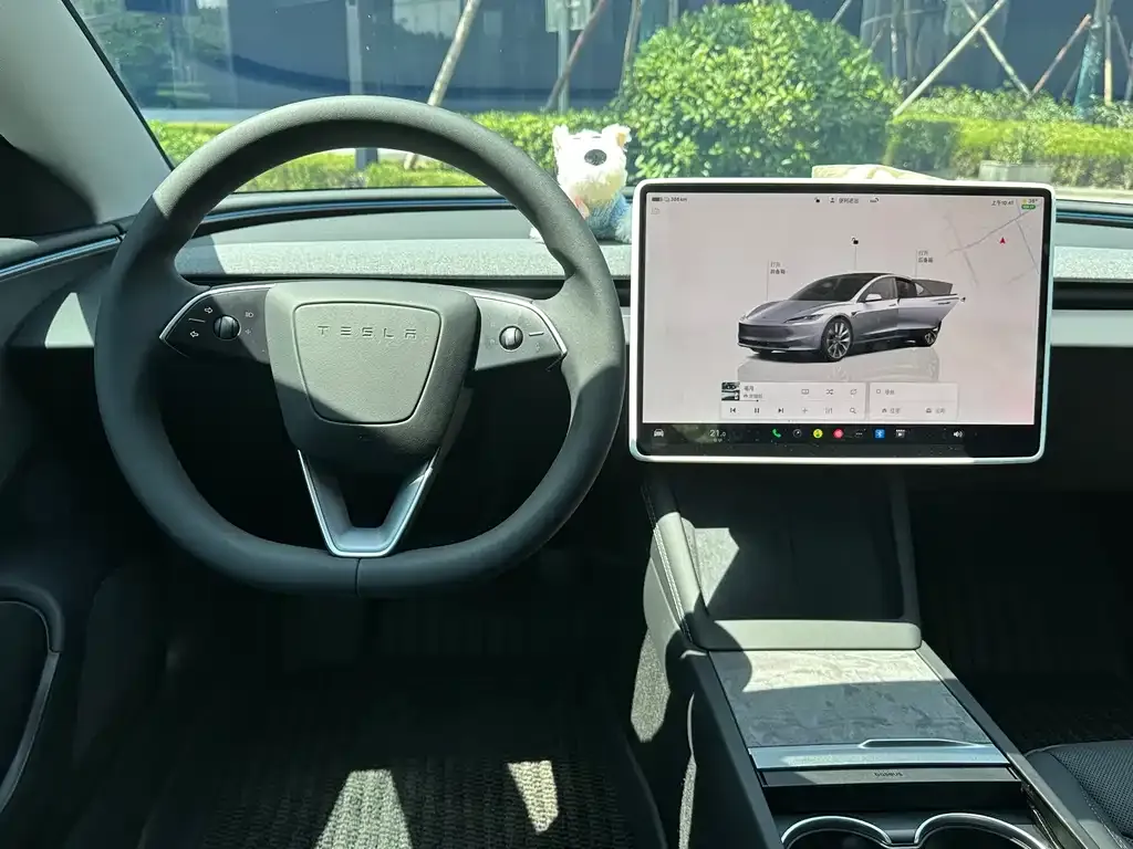 Tesla Model 3 — фото 3