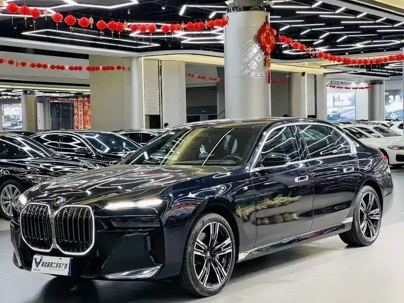 BMW 7 Series — фото 1